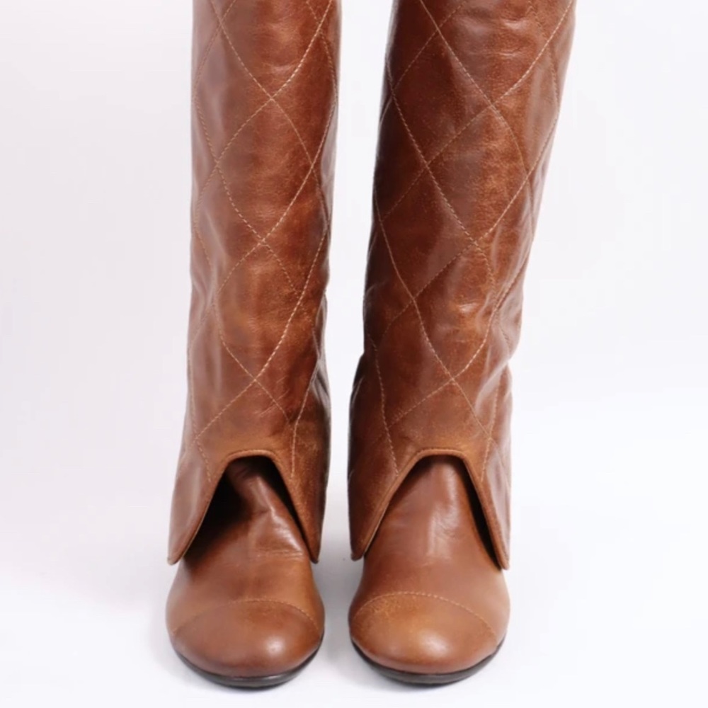 Excellent Chanel Boots 👢 ♥️ - Picture 4 of 6